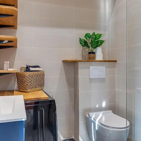 Azur Ap4487 By Riviera Homes 아파트